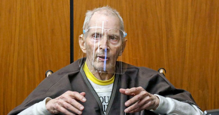 Der 78-jährige New Yorker Immobilienmagnat Robert Durst beantwortet Fragen während er im Mordprozess im Gerichtsgebäude von Inglewood, Kalifornien, aussagt.