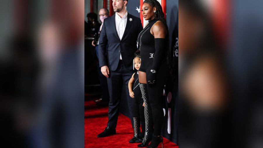 Alexis Ohanian (li.) und Serena Williams mit Tochter Alexis Olympia in Los Angeles. (eee/spot)