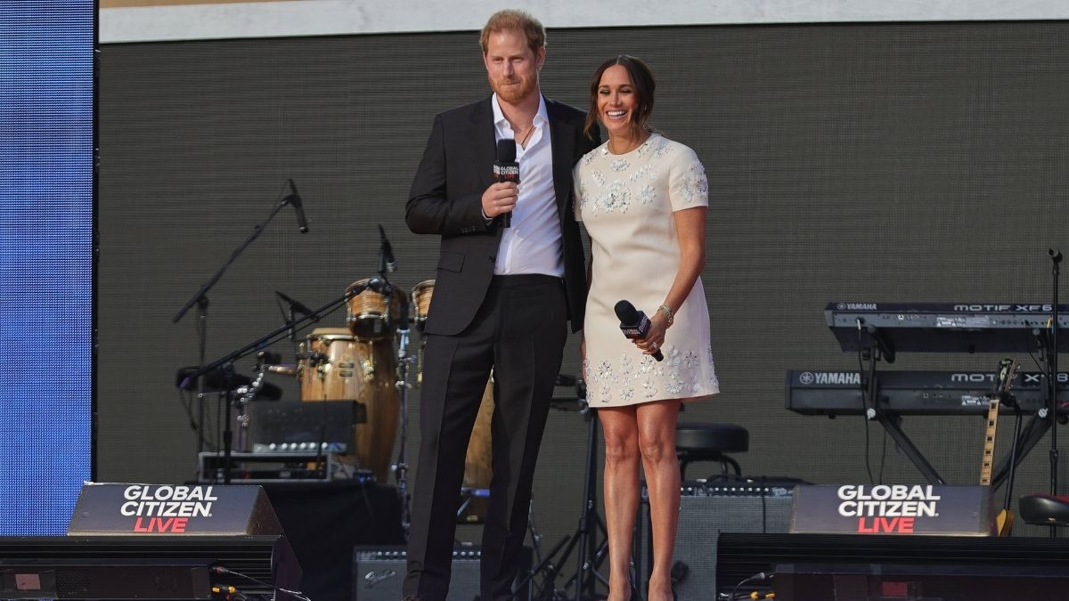 Meghan Markle überrascht gemeinnützige Mitarbeiter mit 25$ Starbucks-Gutscheinen