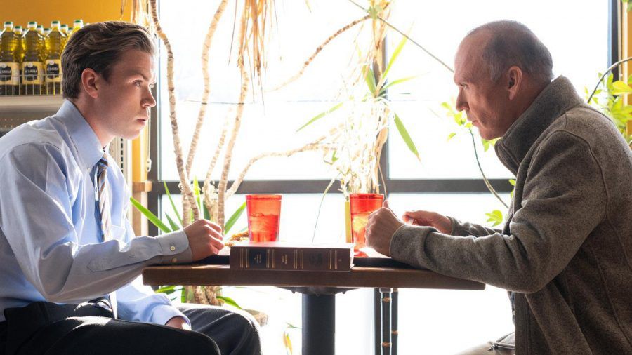 Pharmavertreter und Kleinstadtmediziner: Will Poulter (l.) will als Billy Cutler seine Produkte "an den Arzt" bringen - in diesem Fall Dr. Samuel Finnix (Michael Keaton). (wag/spot)