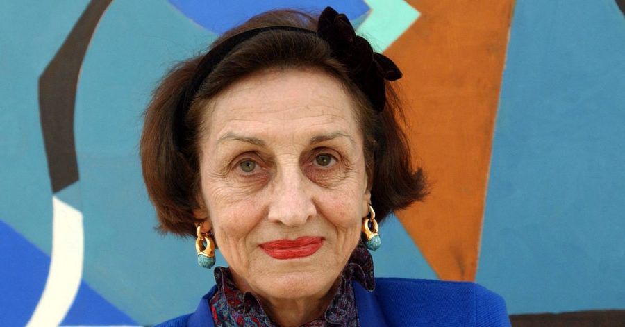 Malerin und Schriftstellerin Francoise Gilot steht in den Kunstsammlungen vor ihrem Bild «Night Sky» aus dem Jahre 1999.
