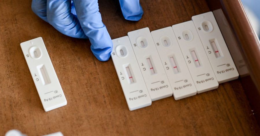 Testergebnisse von Corona-Schnelltests: Die Inzidenz in Deutschland erreicht nach knapp zwei Jahren wieder Rekordwerte in der Corona-Pandemie. Die Dunkelziffer dürfte hoch sein.