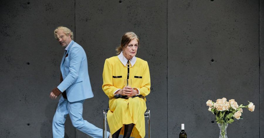 Joachim Meyerhoff und Angela Winkler während einer Vorführung von «Eurotrash» von Christian Kracht. Regie führte Jan Bosse.