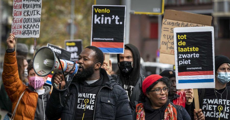Ein Protestzug der Aktionsgruppe «Kick Out Zwarte Piet» (KOZP) in Breda.