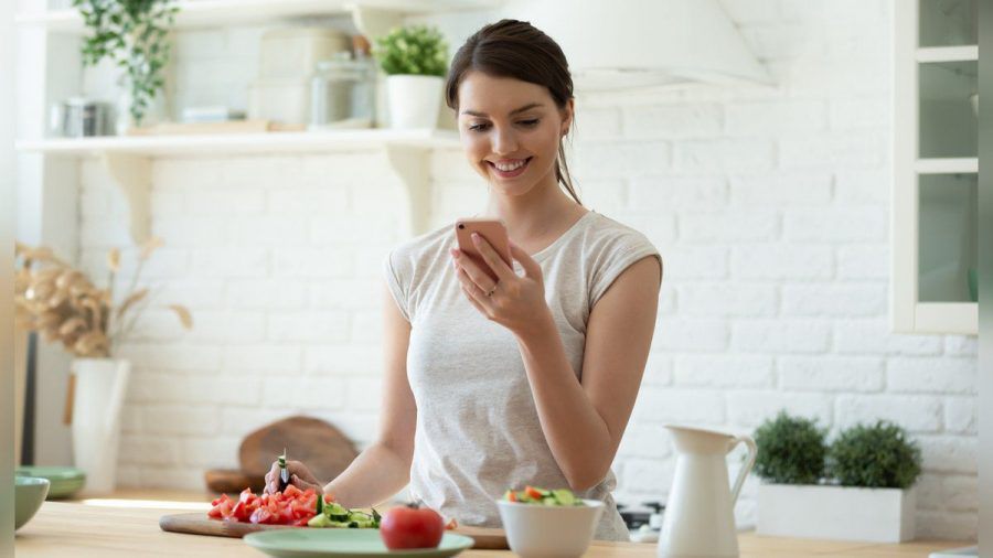 Wer sich vegan ernährt, findet in so mancher App praktische Hilfe. (elm/spot)