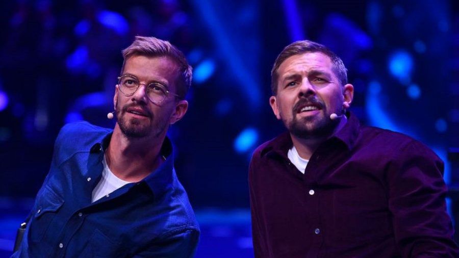 "Joko & Klaas gegen ProSieben": Joko Winterscheidt (li.) und Klaas Heufer-Umlauf machen gemeinsame Sache. (cg/spot)