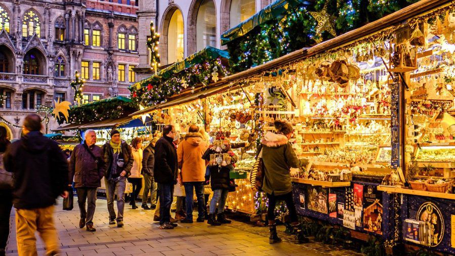 Der Christkindlmarkt am Münchner Marienplatz kann 2021 nicht stattfinden, andere Städte planen noch mit Weihnachtsmärkten. (amw/spot)