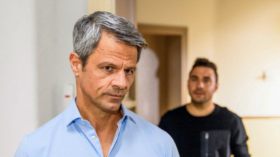 "Unter uns": Als Benedikt (li.) ihm seine Hilfe verweigert, muss Easy befürchten, dass seine Familie unwiderruflich auseinanderbricht. (cg/spot)
