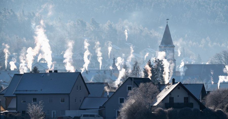 Schön anzusehen, aber nicht gut für die Umwelt: Auch Öfen in privaten Haushalten verursachen Feinstaub und schädliche Emissionen.