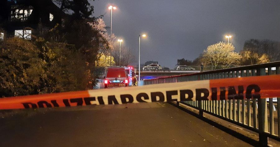 Der Bereich um eine Kita im Kölner Stadtteil Riehl wurde weiträumig abgesperrt.