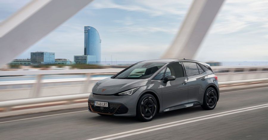 Mit dem Born bringt Cupra etwas Dynamik in die Kompaktklasse. Dank des Boost-Buttons steigt die Leistung für 30 Sekunden von 150 auf 170 kW.