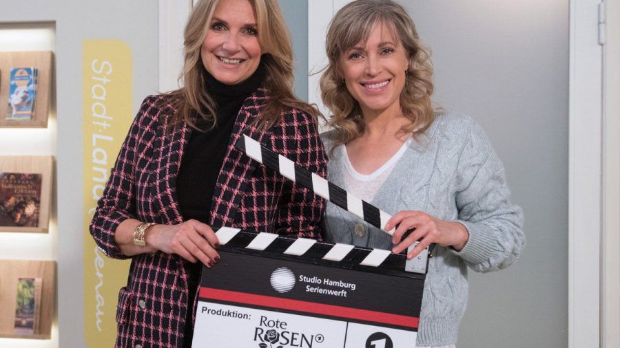 "Rote Rosen": Elle von Straten (Kim Fisher, l.) möchte ihrer alten Schulfreundin Katrin (Nicole Ernst) helfen. (eee/spot)