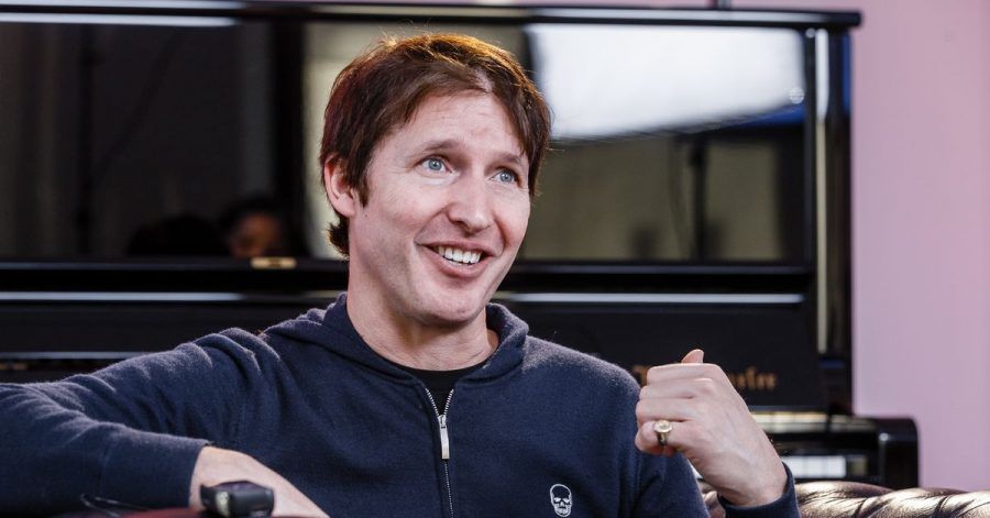 Der britische Singer-Songwriter James Blunt spricht im dpa-Intevie. (Archivbild)
