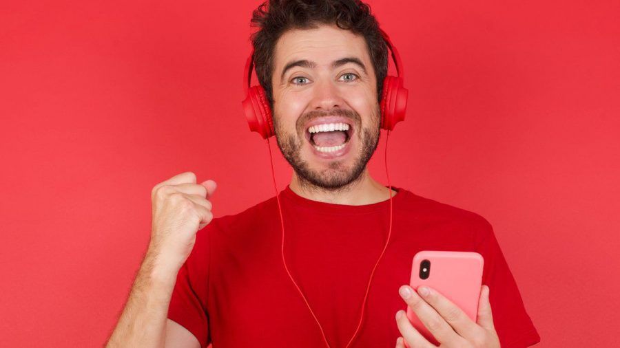 Richtig was zum Jubeln: Das Podcast-Angebot für Fußball-Fans ist riesig. (elm/spot)