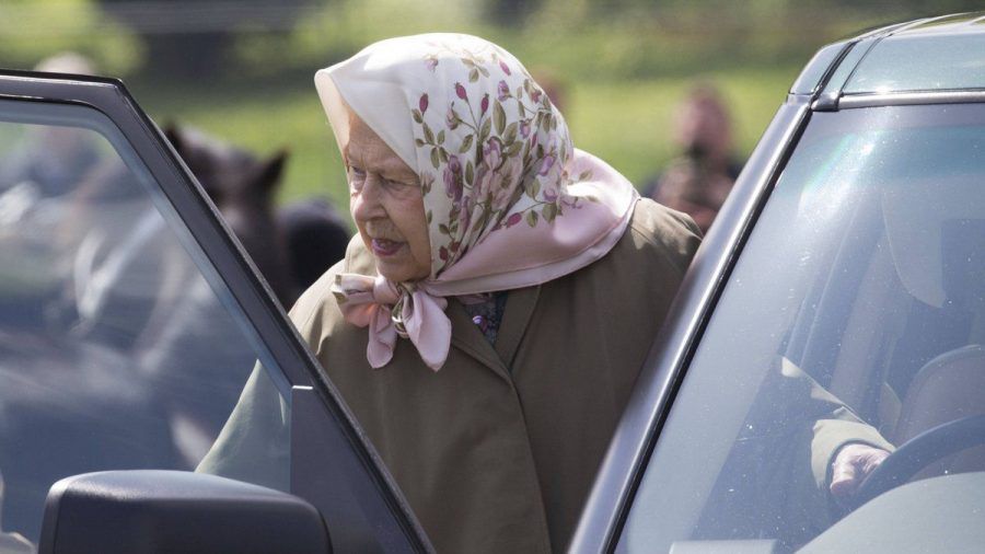 Queen Elizabeth II. machte einen kleinen Ausflug nahe Schloss Windsor. (aha/spot)