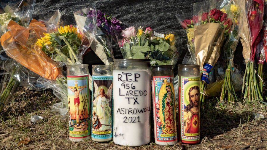 Texas trauert: Mahnmal beim Gelände des Astroworld-Festivals. (smi/spot)