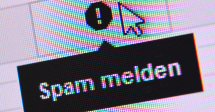 Wer Spam-Mails erhält, sollte auf keinen Fall darin enthaltene Links oder Dokumente öffnen. Sie könnten Schadsoftwares enthalten, die das Endgerät schädigen.