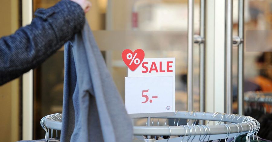 Die meisten Verbraucherinnen und Verbraucher achten beim Klamottenkauf auf ein gutes Preis-Leistungs-Verhältnis. Noch wichtiger ist jedoch die Passform.