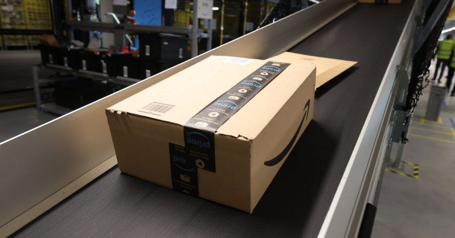 Kleinere Lieferungen sollen bei Amazon künftig in Versandtaschen und -tüten auf Papierbasis geliefert werden, nur noch größere Artikel in Kartons aus Wellpappe.