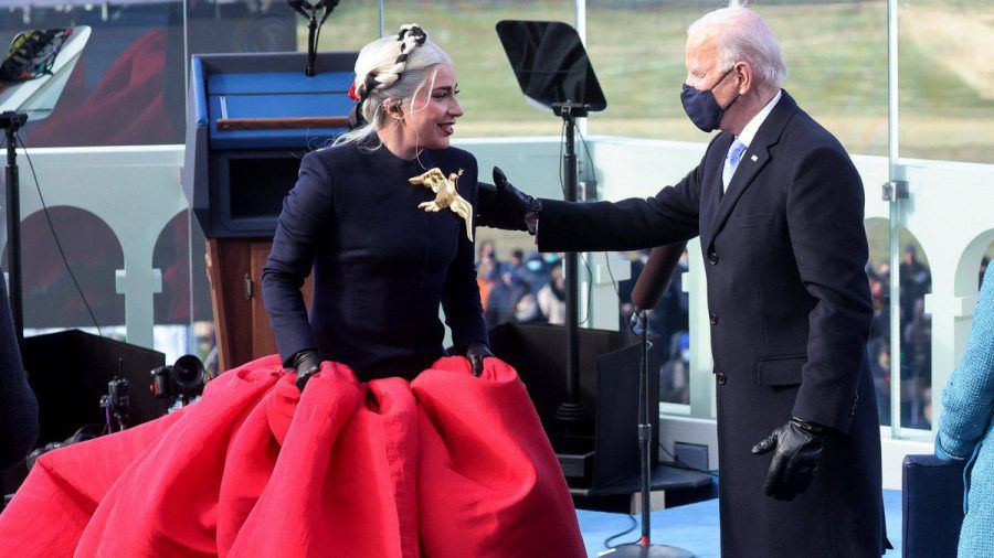 Lady Gaga performte in einem kugelsicheren Kleid bei der Amtseinführung von US-Präsident Joe Biden. (ili/spot)
