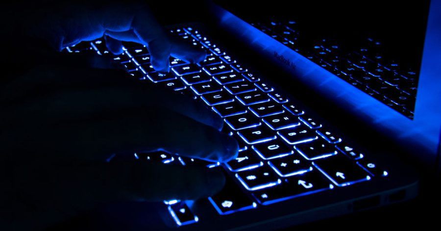 Cyberkriminelle agieren mitunter im Darknet. Manche Versicherer helfen hier bei der Suche nach verschwundenen Daten.