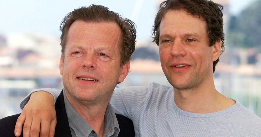Der schwedische Schauspieler Krister Henriksson (l) mit seinem Kollegen Tomas Hanzon (2000).