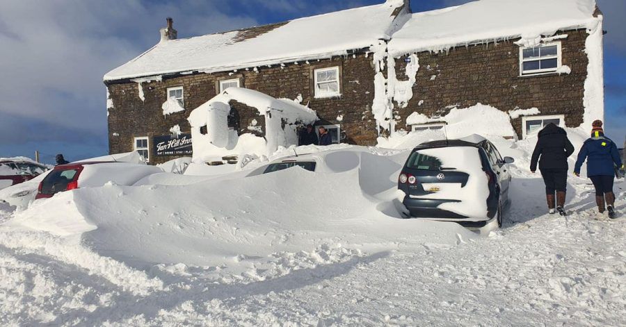 Der eingeschneite Pub «Tan Hill Inn» in dem nordenglischen Nationalpark Yorkshire Dales.