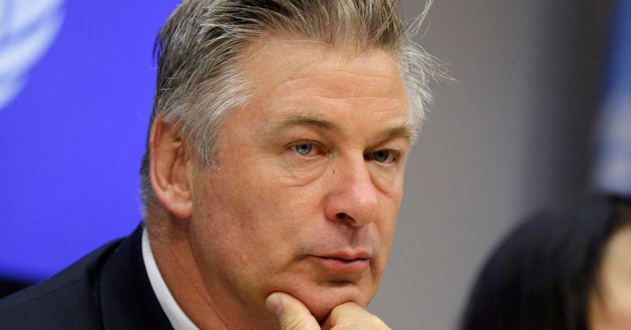 Anwälte des Schauspielers Alec Baldwin bringen nach dem Todesschuss "Sabotage" ins Spiel.