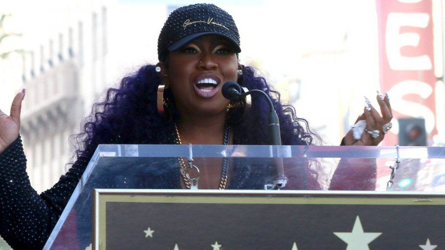 Missy Elliott bei ihrer Rede auf dem Hollywood Walk of Fame. (smi/spot)