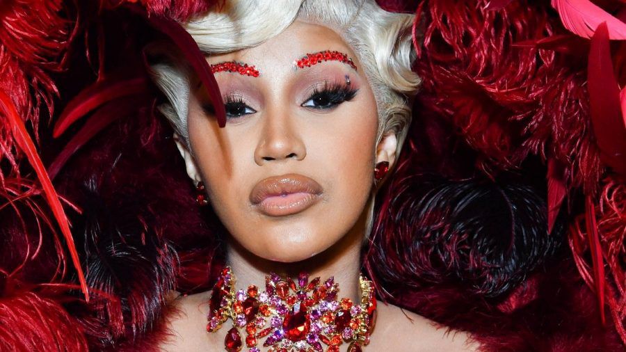Cardi B als Pfarrerin bei dieser Hollywood-Hochzeit