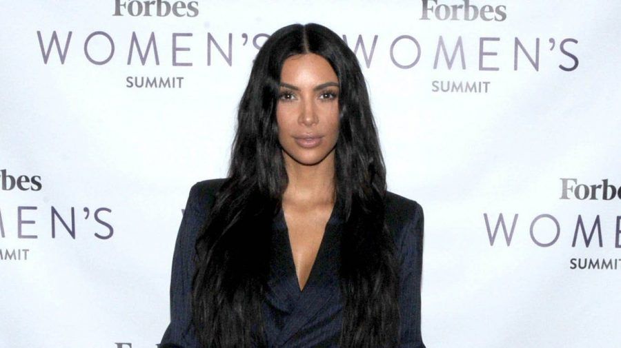 Kim Kardashian zeigt sich mit ihrer Tochter North auf TikTok. (tae/spot)