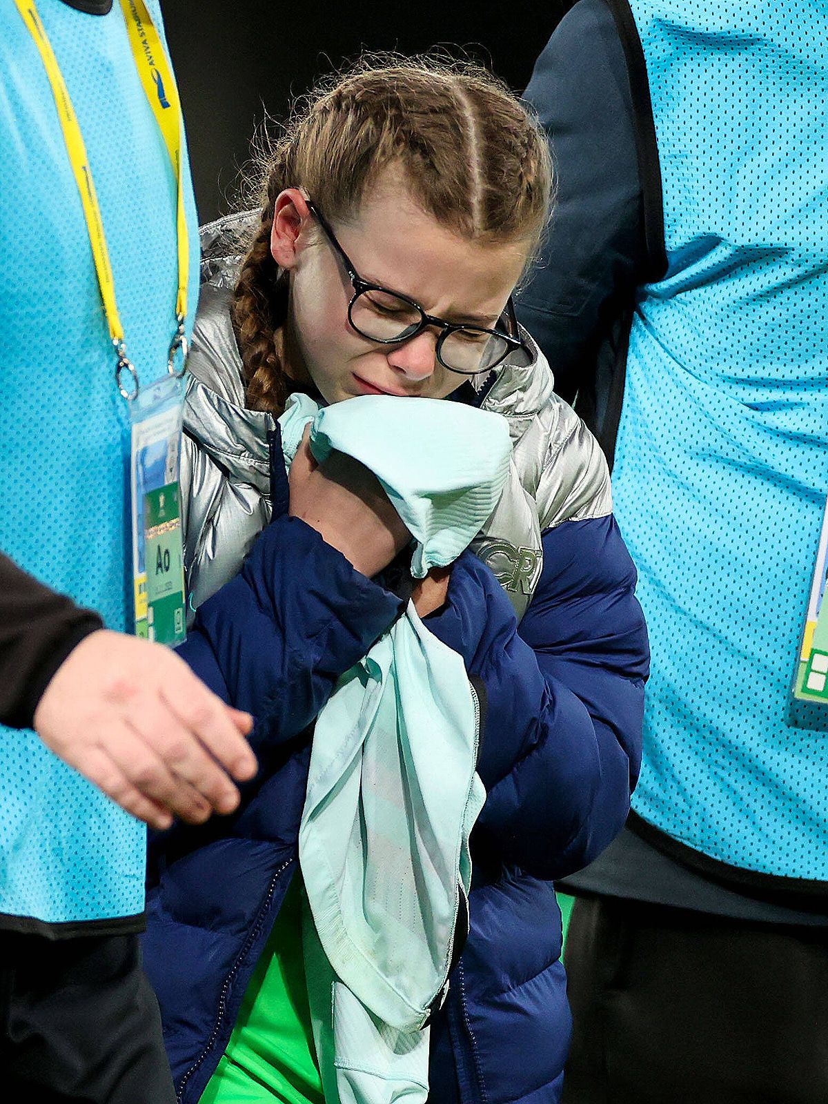 Cristiano Ronaldo rührt diese Kleine auf dem Feld zu Tränen - die rührenden Bilder!