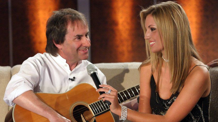 Chris de Burgh sang 2004 bei "Wetten, dass..?" gemeinsam mit Tochter Rosanna Davison. (wag/spot)