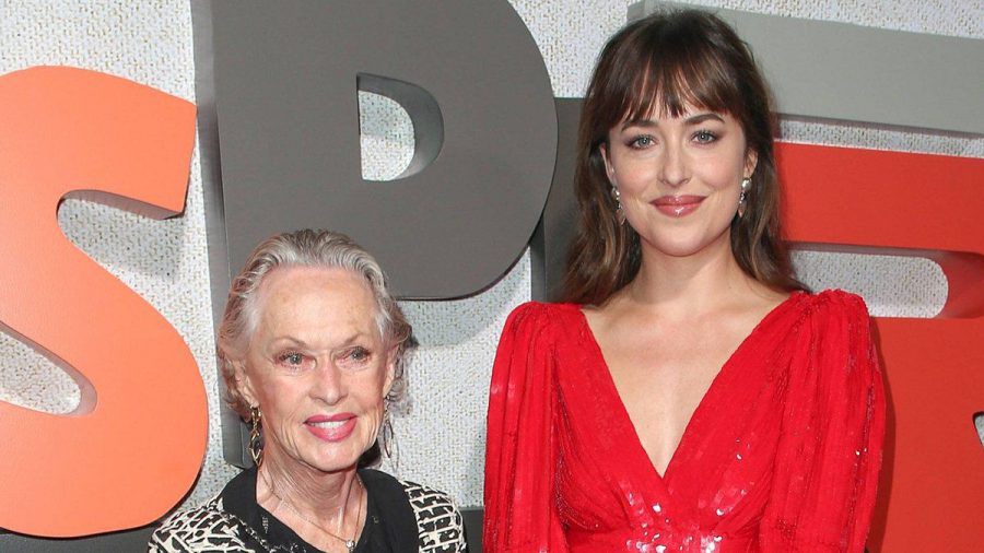 Tippi Hedren (l.) und ihre Enkelin Dakota Johnson bei einem Red-Carpet-Event. (wag/spot)