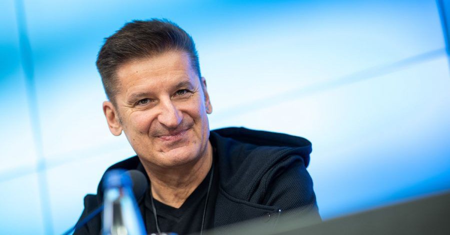 Hartmut Engler, Sänger der Band Pur, nimmt an einer Pressekonferenz teil. (Archivbild)