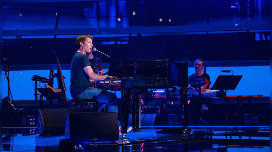Weltstar James Blunt überrascht die Coaches mit seiner Blind Audition bei "The Voice of Germany". (ili/spot)
