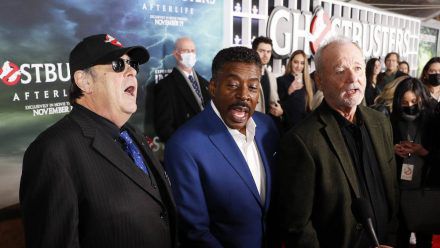 Dan Aykroyd, Ernie Hudson und Bill Murray (v.l.) bei der Weltpremiere von "Ghostbusters: Afterlife" in New York. (smi/spot)