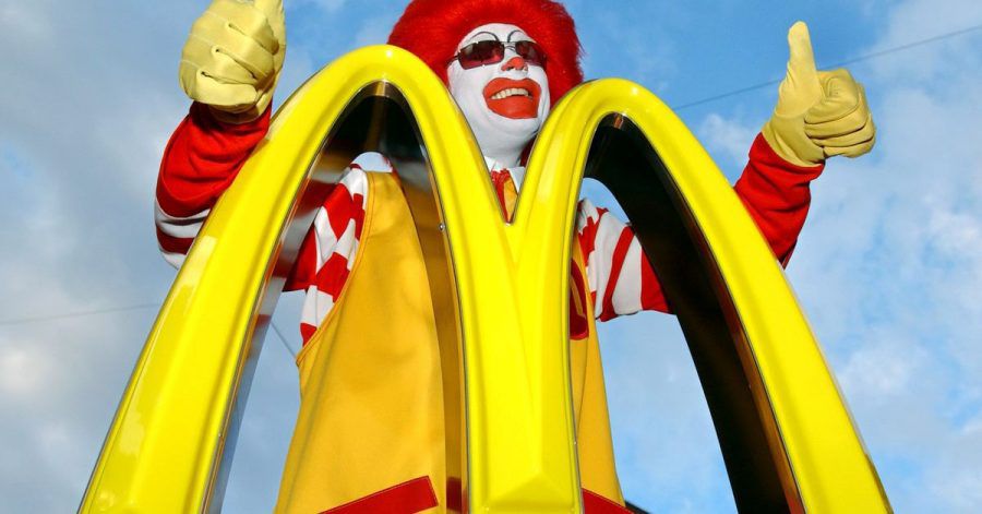 Das goldene M der Burgerkette McDonald's ist ein weltweit bekanntes Emblem für Fast Food. Vor 50 Jahren eröffnete die erste Filiale in Deutschland.