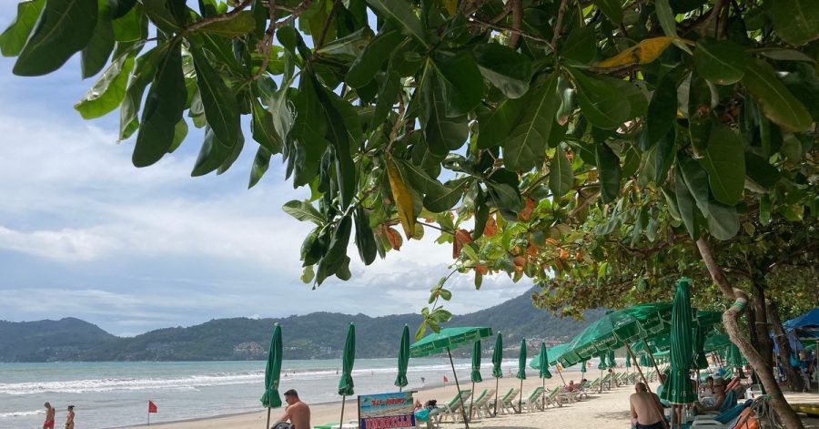 Am Patong Beach in Phuket ist noch reichlich Platz.