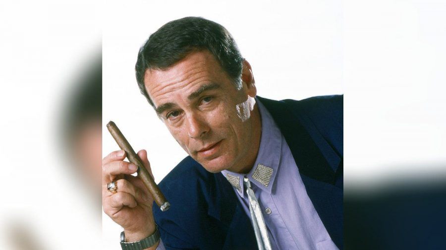 Dean Stockwell in seiner bekanntesten Serienrolle in "Zurück in die Vergangenheit". (smi/spot)