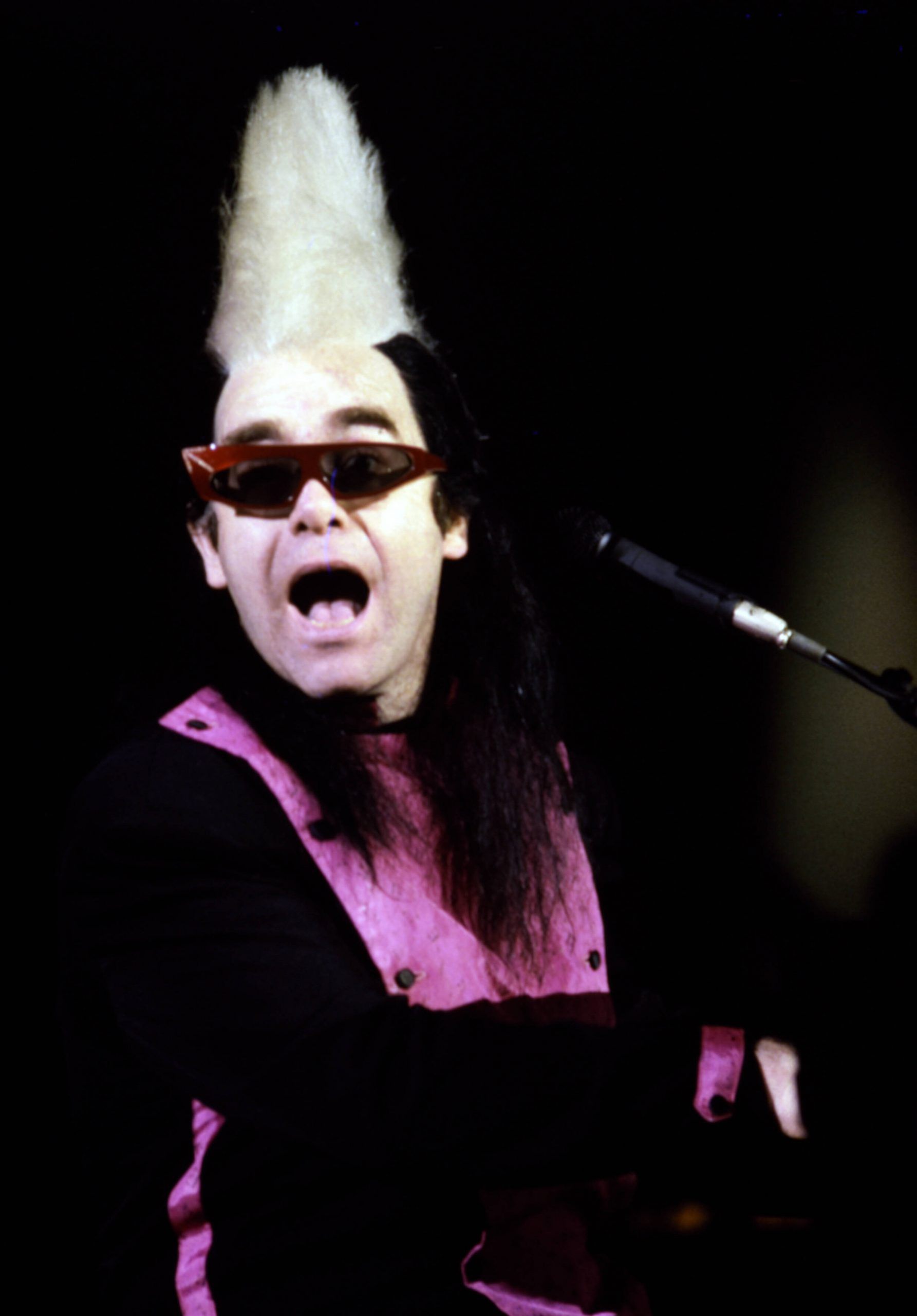 Sir elton john entwirft brillen