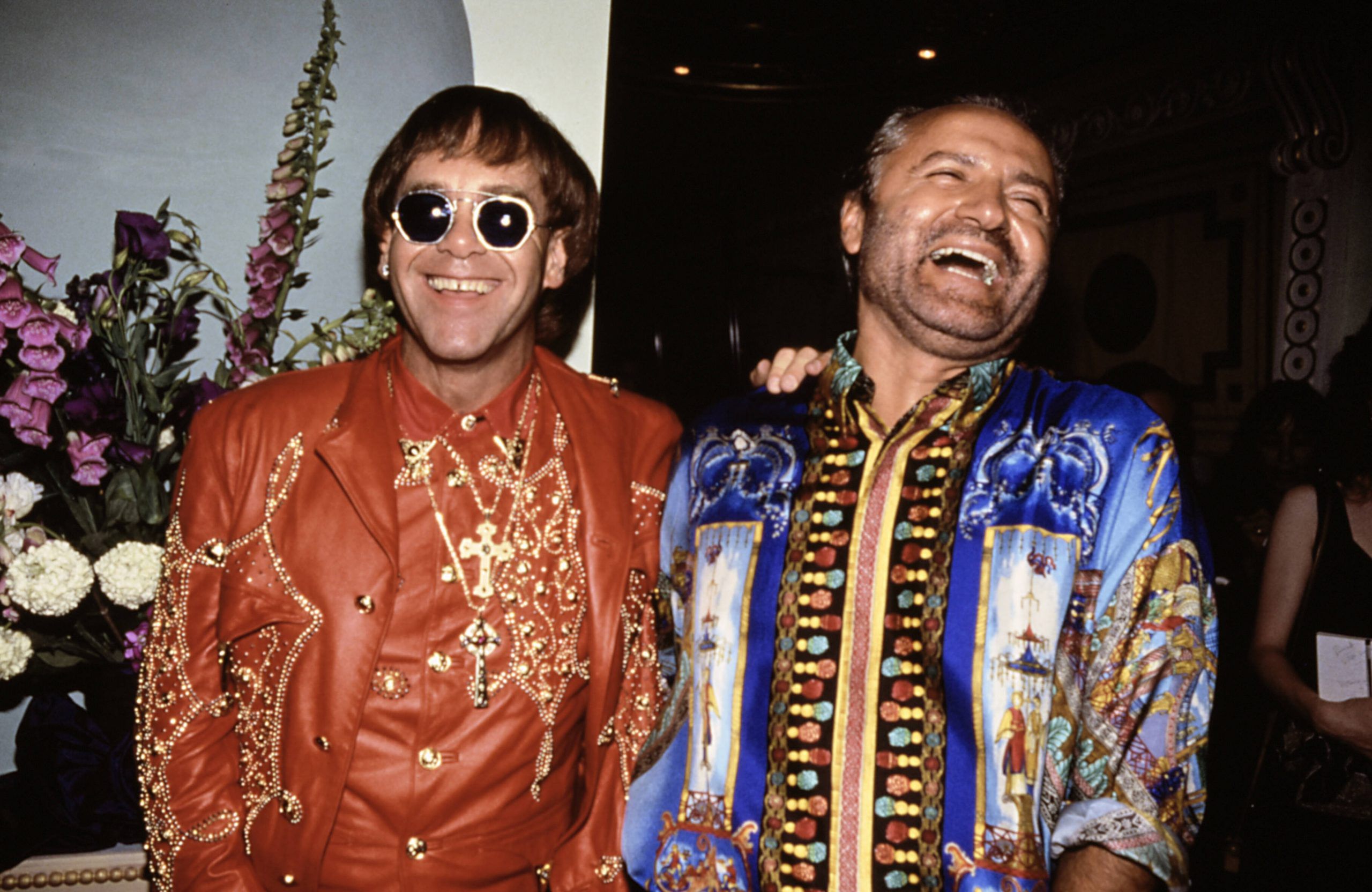 Elton John entwirft Brillen