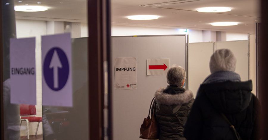 Ein Impfzentrum in Baden-Württemberg. Die bundesweite Sieben-Tage-Inzidenz ist erneut angestiegen und hat den zweiten Tag in Folge einen Höchstwert erreicht.