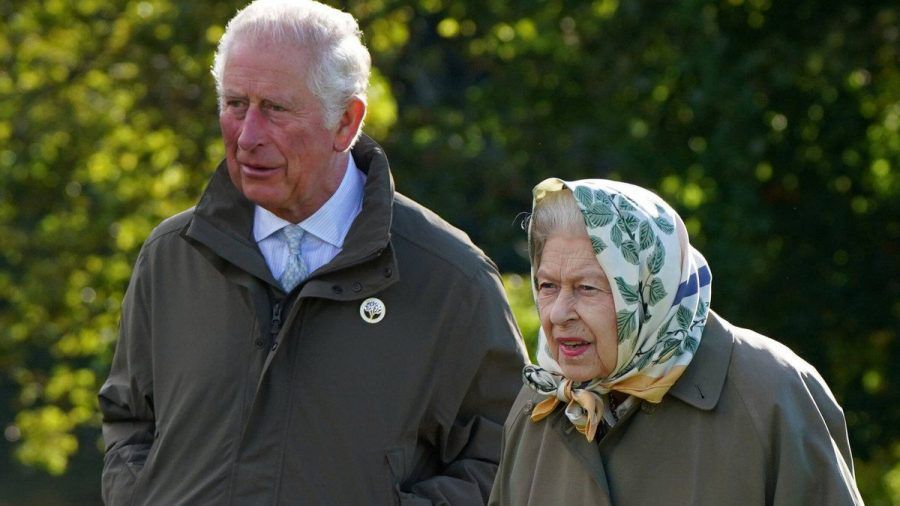 Prinz Charles mit seiner Mutter, Queen Elizabeth II. (95). (hub/spot)