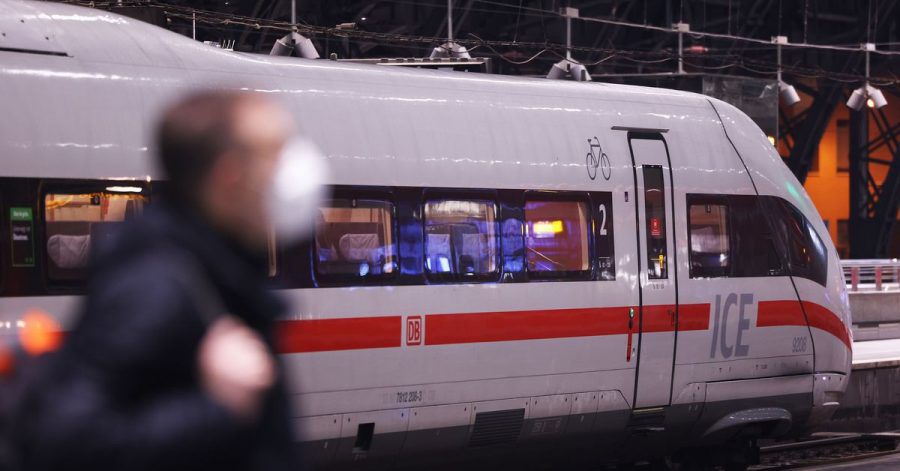 Ab Mitte der Woche könnte in Bussen und Bahnen 3G gelten. Fahrgäste müssen dann mit Stichproben-Kontrollen rechnen.