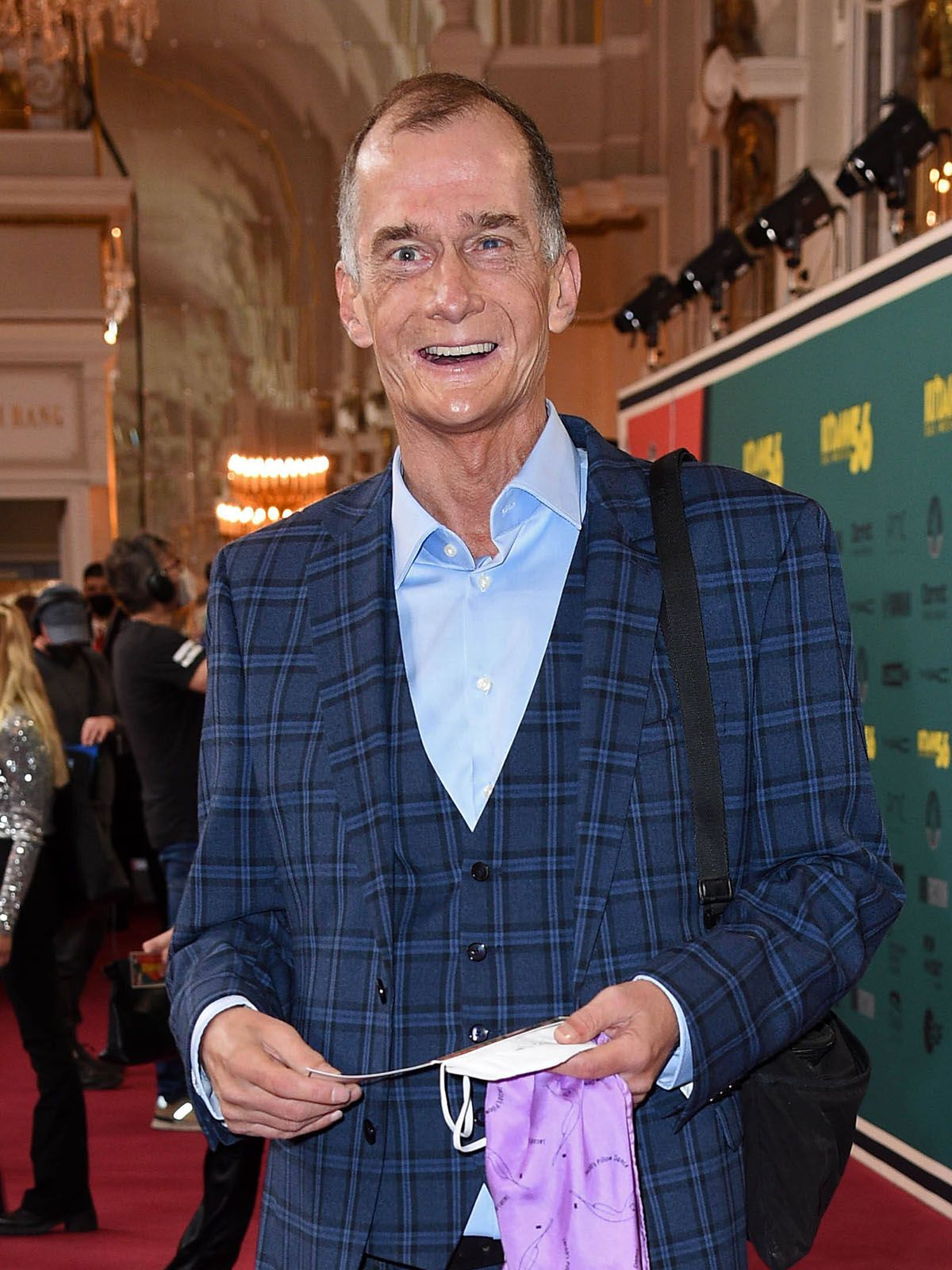 Fröhlicher Red-Carpet-Auftritt von Ex-"Lindenstraße"-Star Georg Uecker