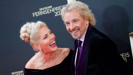 Thomas Gottschalk und seine Partnerin Karina Mroß geben auf roten Teppichen immer ein strahlend-harmonisches Paar ab
