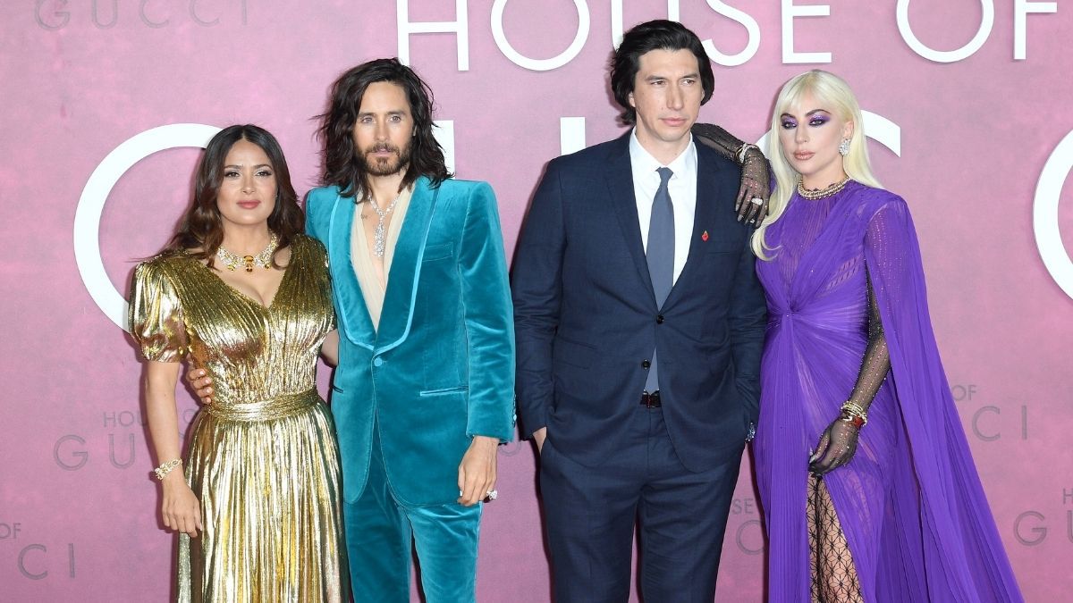 Höschenblitzer und Hauch aus Violett: Lady Gaga bei „House of Gucci“-Premiere