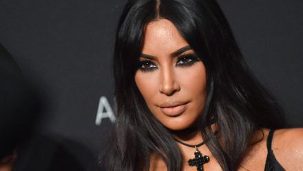 Kim Kardashians Popo-Notfall: Leder-Malheur bei Preisverleihung