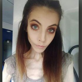 Noch schlimmer als EUGENIA COONEY: Mager